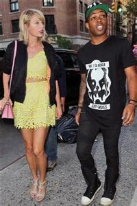 Taylor Swift Looking Tight While Dating A Black Guy